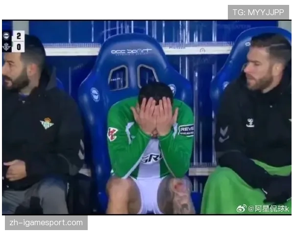 场边花絮：因天气原因航班延误，阿斯顿维拉队赛前两小时才抵达客场球场